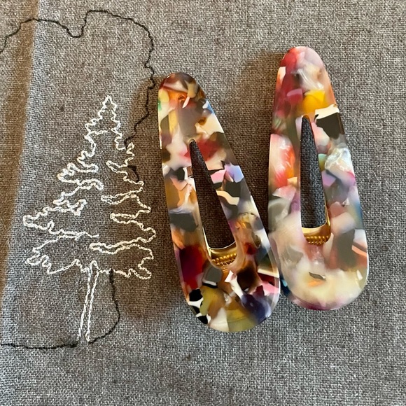 🥳2/$15 — SHEIN Pair of 2 Alligator Hair Clips Resin w/ Gold Metal Clip NWT - Picture 2 of 11